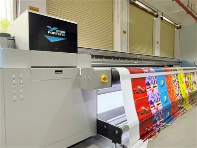 新製品の発売: FORTUNE 5.3m UV ハイブリッド マシンはユーザーの核となる価値の達成を支援